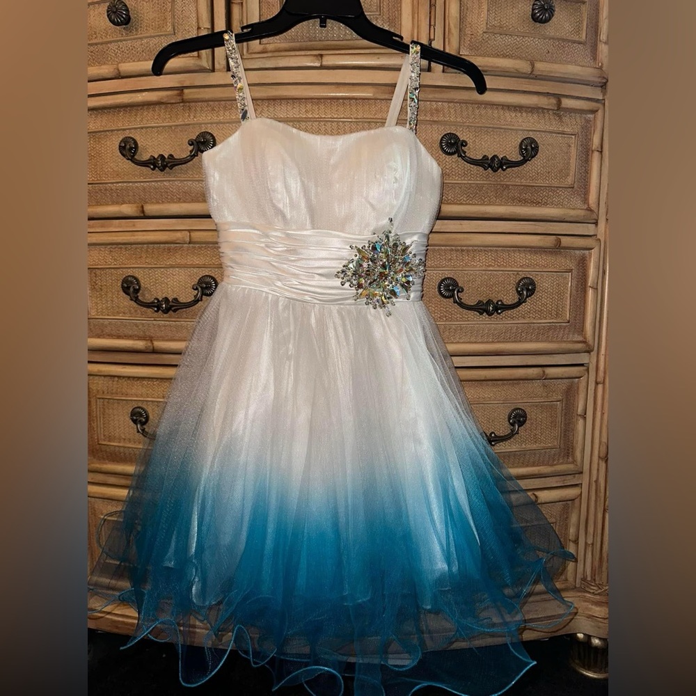 Dancing Queen semi formal EUC dress